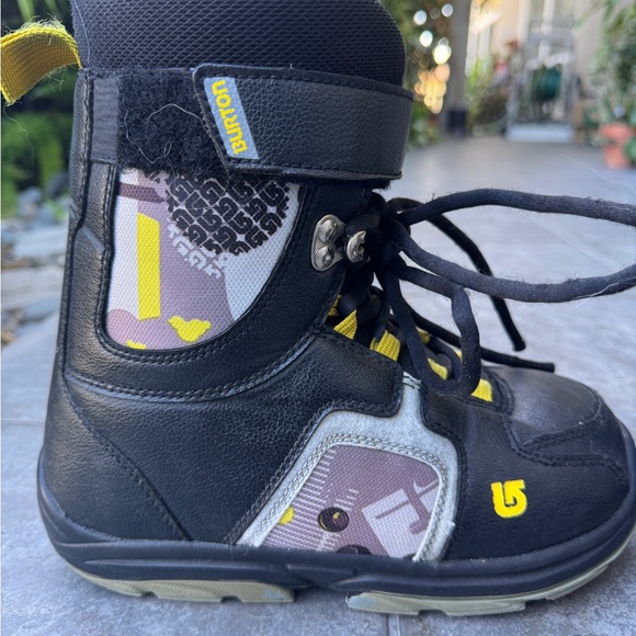 Burton Snowboard Boots Big Kids Size 6 - Picture 1 of 4
